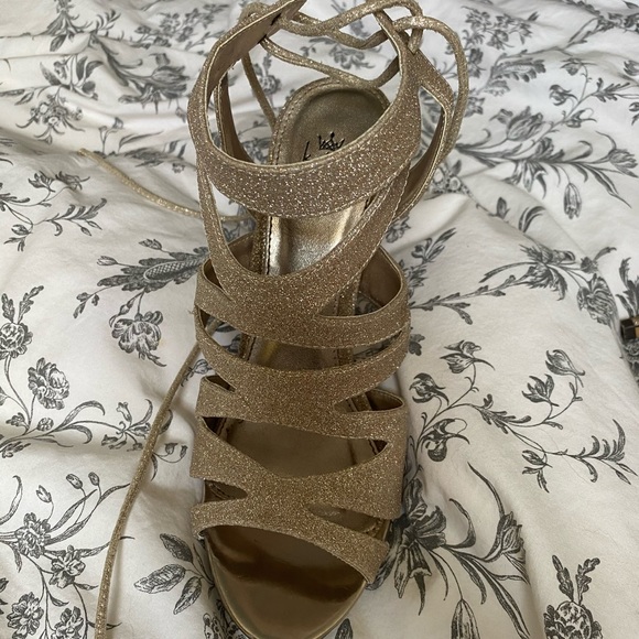 Kate & Mel gold heels - Picture 5 of 8